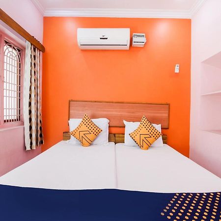 Kākināda Spot On 75742 Sri Devi Lodge מראה חיצוני תמונה