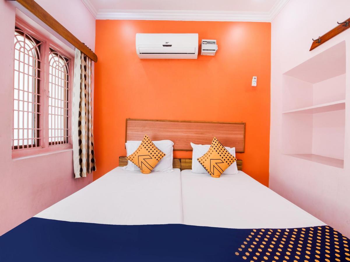Kākināda Spot On 75742 Sri Devi Lodge מראה חיצוני תמונה